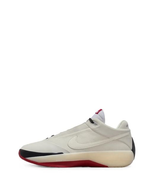 Nike White 40 Chicago Sneakers for men