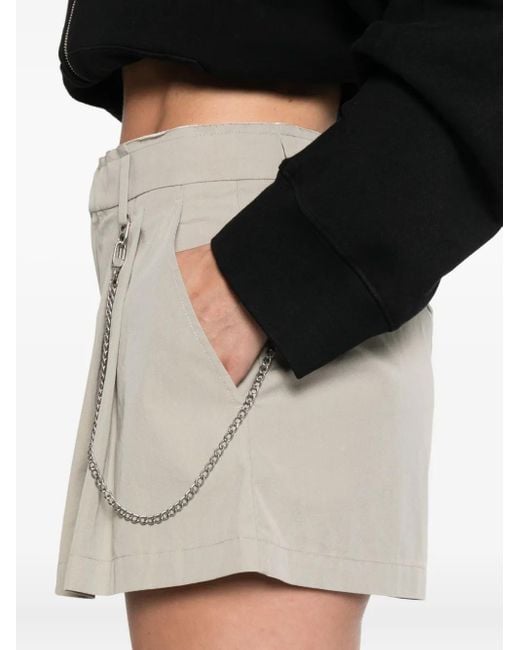 Alexander Wang Natural Plissierte Shorts mit Kettendetail