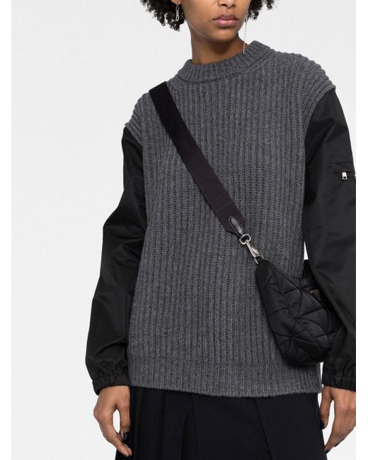 Contrast-sleeve ribbed-knit jumper Prada de color Gray