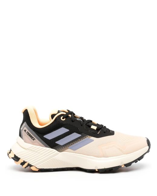 nike white low top shoes