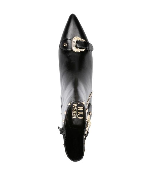 Bottines 80 mm à détail de boucle Versace en coloris Black