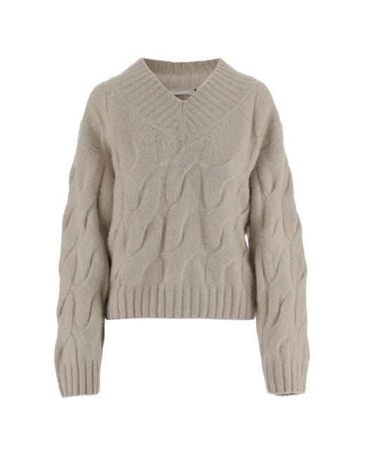 Allude Natural V-Neck Cable-Knit Sweater