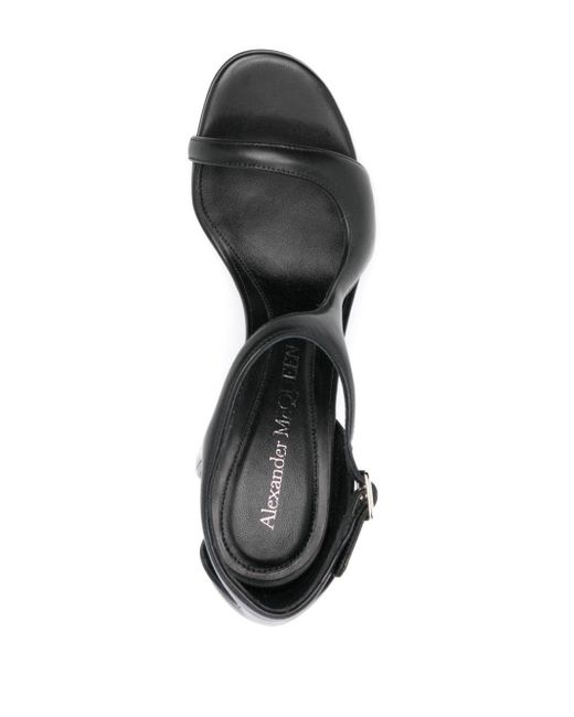 Sandalias Harness con tacón de 90 mm Alexander McQueen de color Black