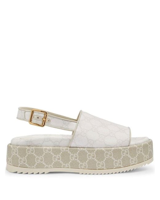 Sandalias con motivo GG Gucci de Lona de color Blanco | Lyst