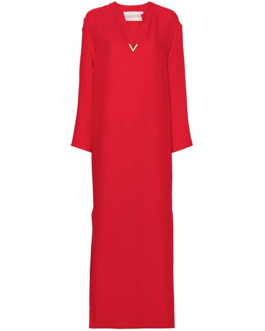Robe longue en crêpe à plaque V Valentino Garavani en coloris Red