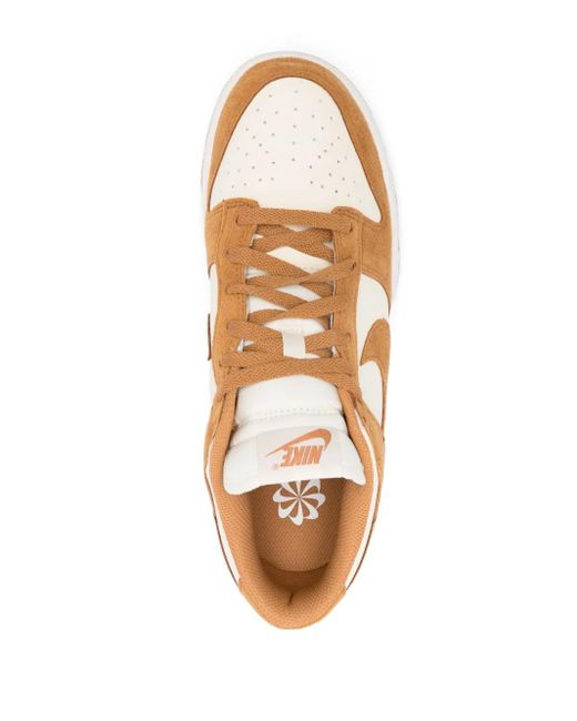 Baskets Dunk Low Nike en coloris Brown