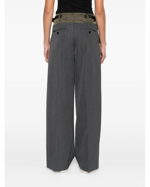 Pantalones a rayas diplomáticas Sacai de color Gray