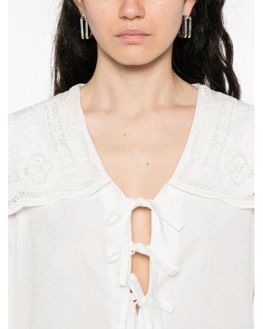 Vestido con cuello de encaje Sea de color White