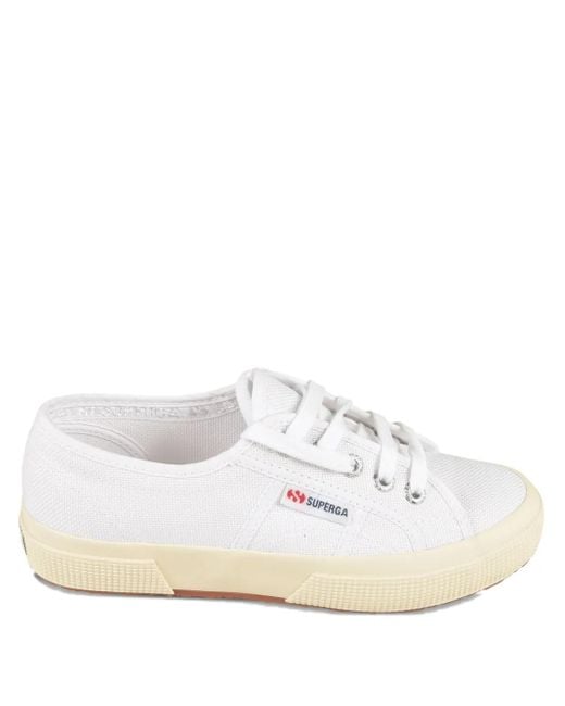 Superga White Canvas-Sneakers Mit Schnürung