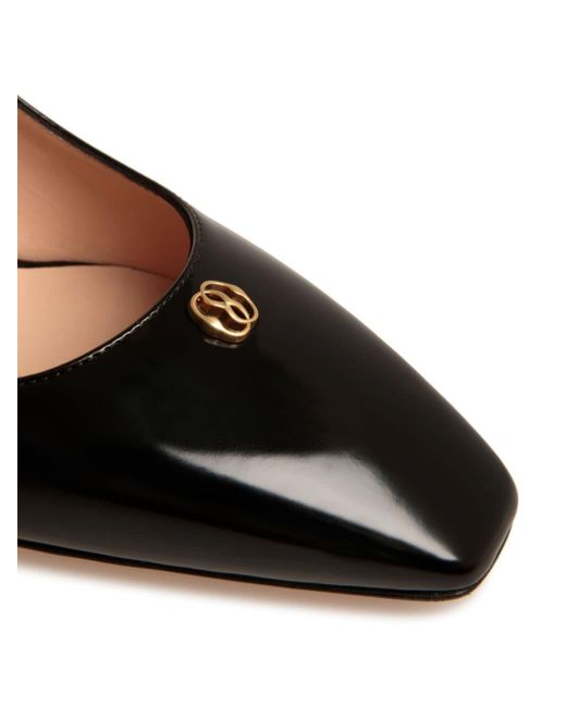 Zapatos de tacón con placa Emblem Bally de color Black