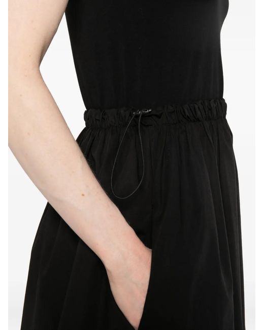 Alpha Studio Black Robe Sans Manches À Coupe Mi-Longue