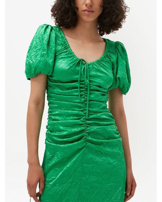 Vestido midi con efecto arrugado Ganni de color Green