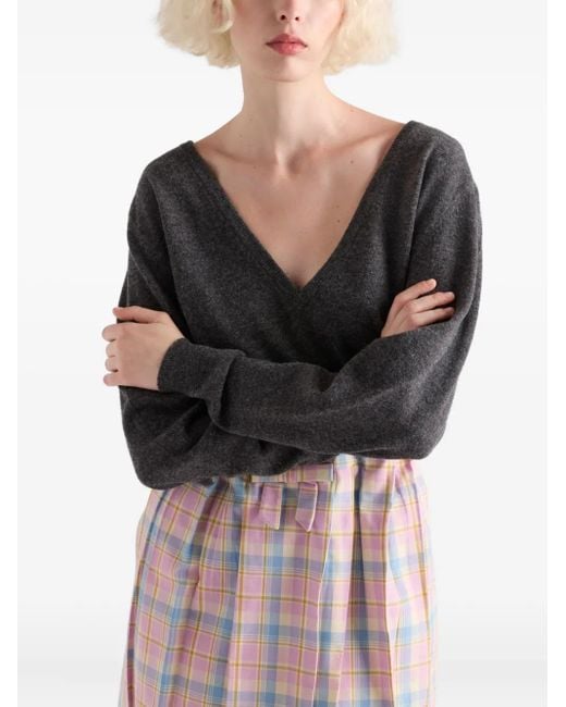 Pull En Cachemire À Col V Prada en coloris Gray