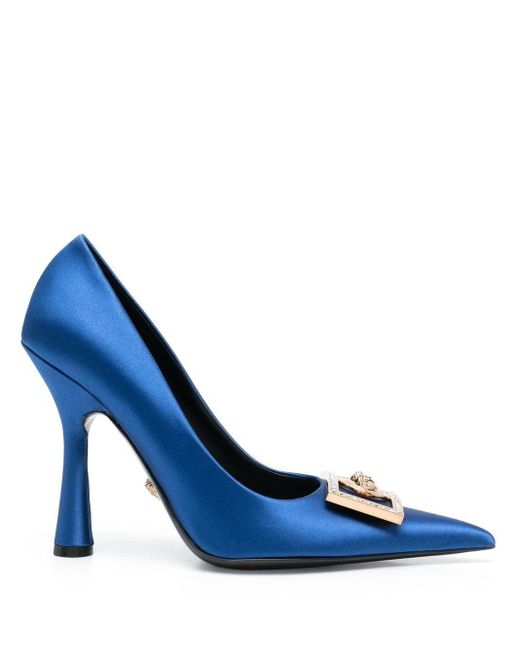 Versace サテン メドゥーサ 110mm サテンパンプス カラー: ブルー - 31%オフ | Lyst