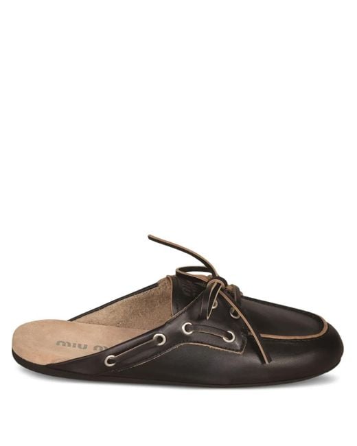 Mules di Miu Miu in Brown