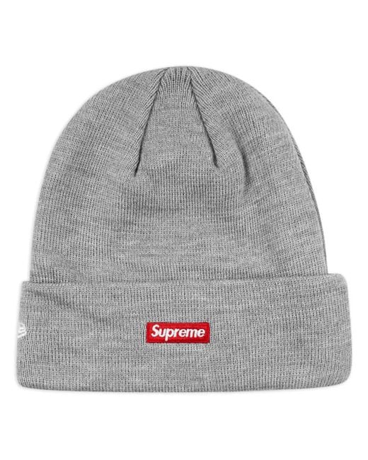 Berretto Con Applicazione Logo X New Era di Supreme in Gray da Uomo