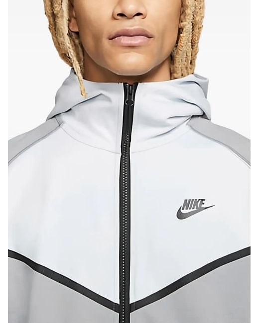 nike hoodie with kangaroo pocket