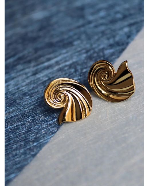 Ottoman Hands Brown Wave-Stud Earrings