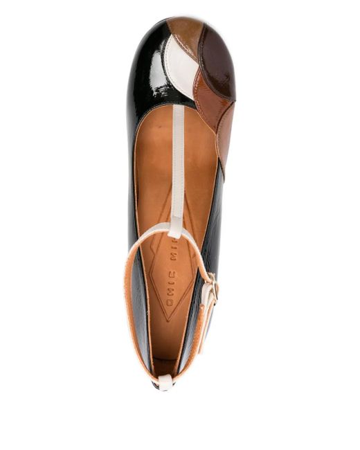 Chie Mihara 100 Mm Pumps Met Blokhak En T-Bandje in het Brown