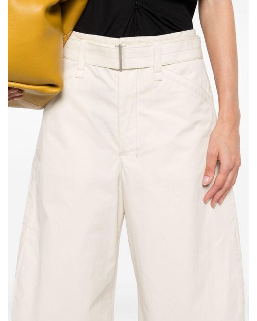 Pantalones ajustados con cinturón Lemaire de color White