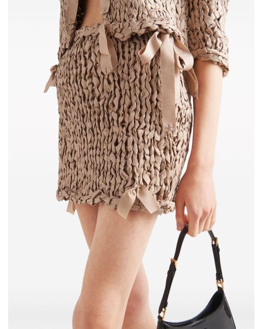 Minifalda entretejida de seda Prada de color Natural