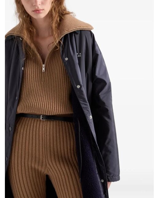 Prada Jas Met Opgestikte Zak En Raglan Mouwen in het Blue