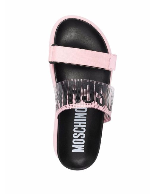 Sandalias slip-on con letras del logo de Moschino de color Negro sandalias y chanclas de Sandalias planas Mujer Zapatos de Zapatos planos 