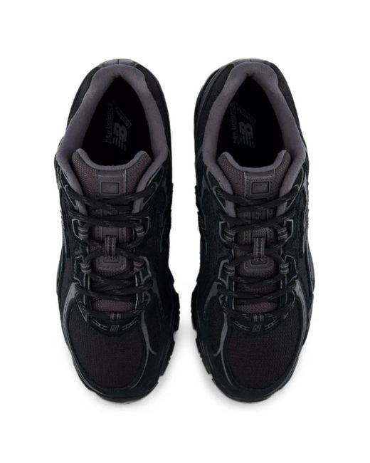 New Balance Black 740 Shoes