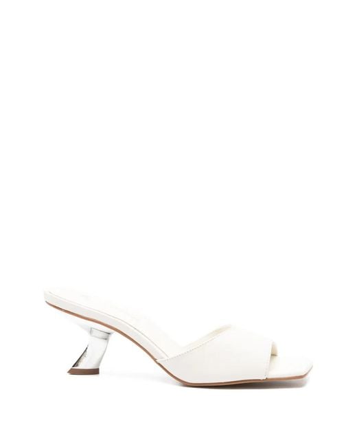 Carrano White Mules Mit Design-Absatz