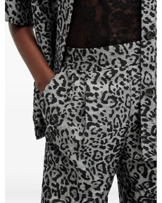 Pantaloni Con Stampa Leopardata di AllSaints in Gray