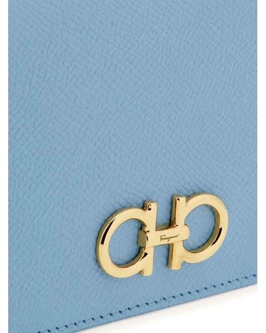 Portafoglio con logo caratteristico Gancini di Ferragamo in Blue