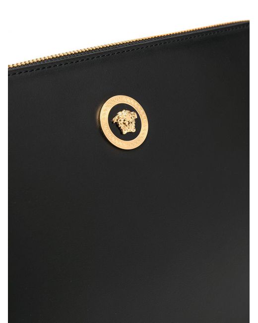 Bolso de mano con detalle de cabeza de Medusa Versace de Cuero de color  Negro para hombre | Lyst
