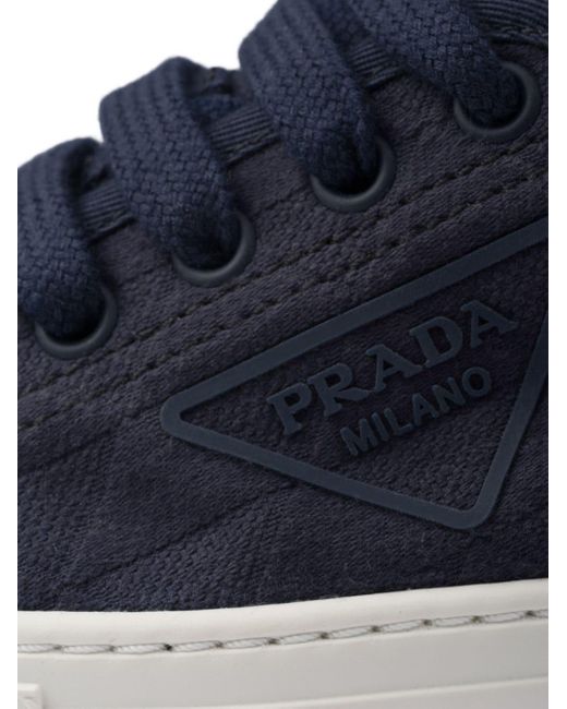 Sneakers con logo di Prada in Blue
