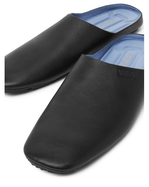 Versace Leren Slippers Met Logo-reliëf in het Black voor heren