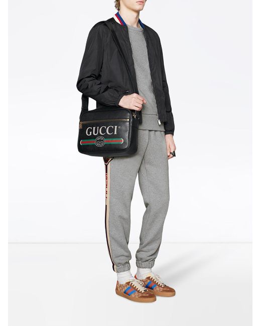Gucci Logo Print Leather Messenger Bag in Black for Men - Lyst