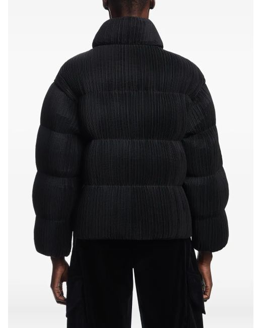 Emporio Armani レディース ブラック プリーツ ダウンジャケット