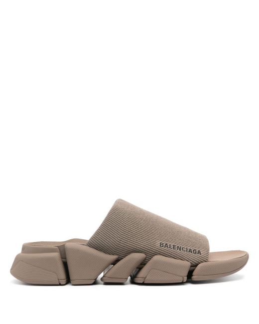 Sandalias con logo estampado Balenciaga de color Gray