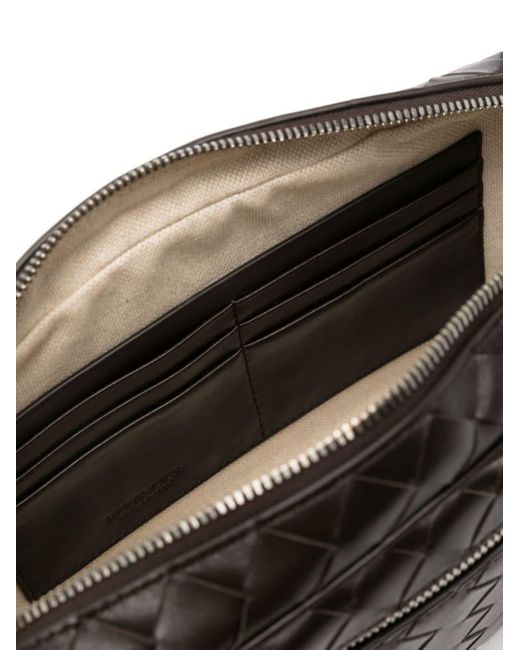 Pochette zippée en cuir Intrecciato Bottega Veneta pour homme en coloris Black