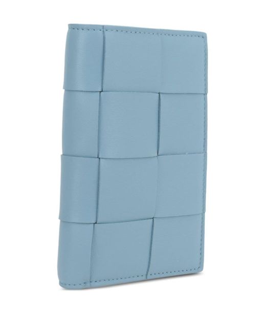 Portafoglio bi-fold Cassette di Bottega Veneta in Blue