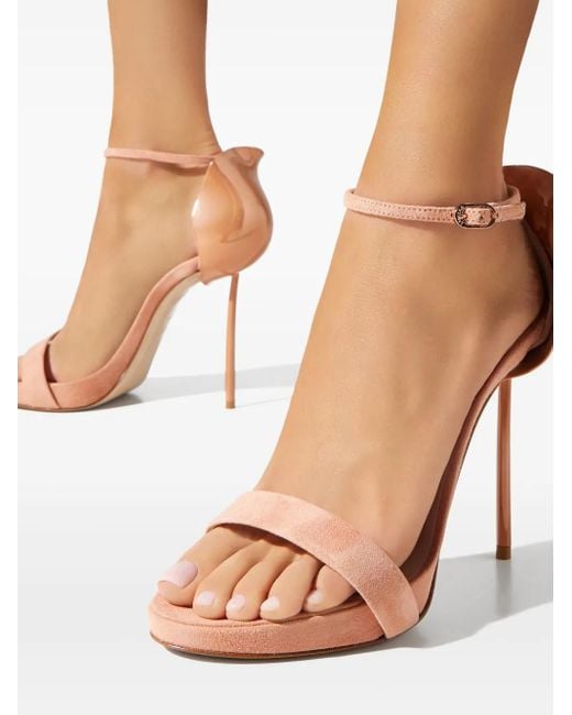 Le Silla White Petalo Sandalen mit mandelförmiger Kappe