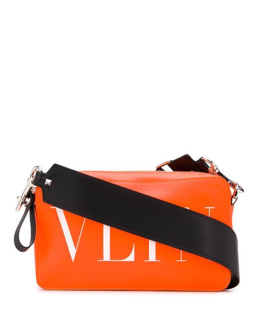 メンズ Valentino Garavani Vltn ショルダーバッグ オレンジ Lyst