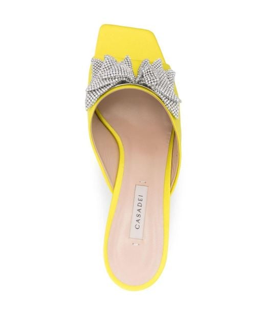 Zapatos Butterfly con tacón de 50 mm Casadei de color Yellow