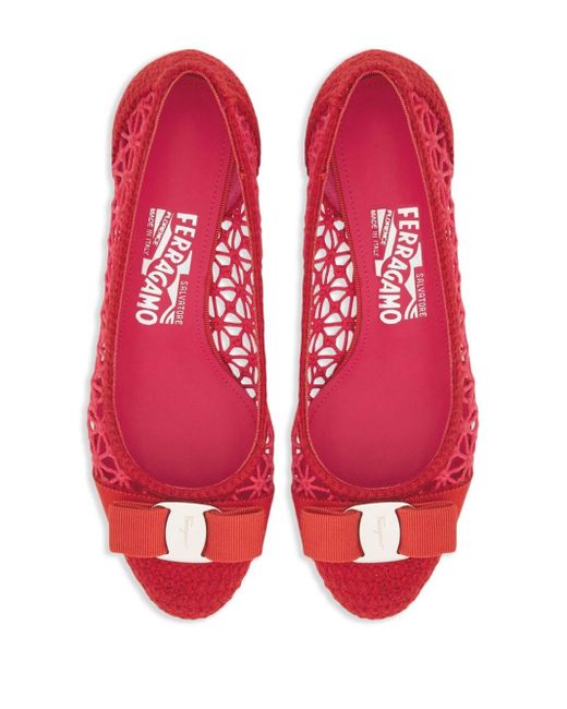 Zapatos de tacón Vara Bow Ferragamo de color Red