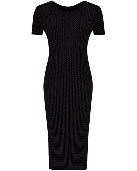 Issey Miyake Seersucker Short-sleeve Midi Dress in het Black