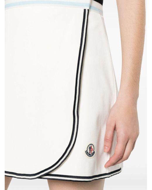 Minifalda cruzada con parche del logo Moncler de color White