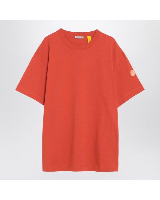 Tシャツ・カットソー MONCLER GENIUS GILGA FARM BY DONALD GLOVER RED COTTON T-SHIR Moncler Genius X Gilga Farm By Donald Glover Logo T-Shirt in