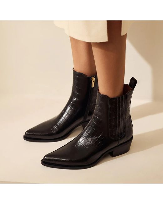 Isabel Bernard Black Low-Top Sneaker
