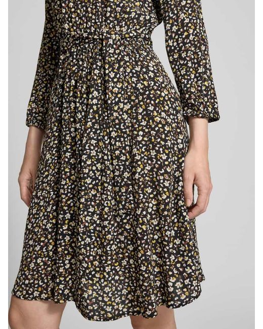 Zero Gray Knielanges Kleid mit abgerundetem V-Ausschnitt