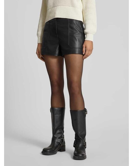 ONLY Black Regular Fit Shorts in Kunstleder-Optik Modell 'TRICIA'