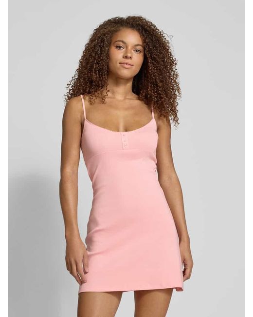 Review Pink Minikleid mit kurzer Knopfleiste und Spaghettiträgern